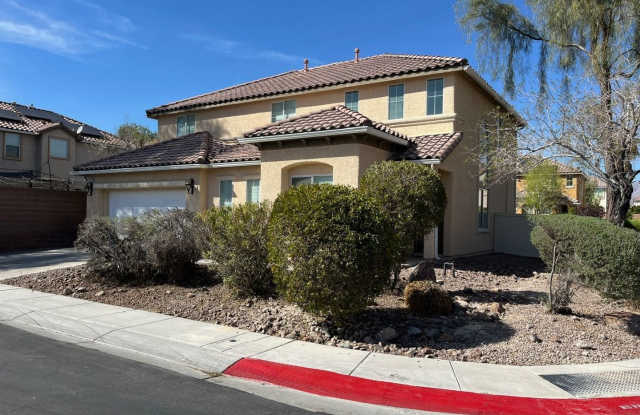5 Bedroom Home! Plus Den! in NLV!