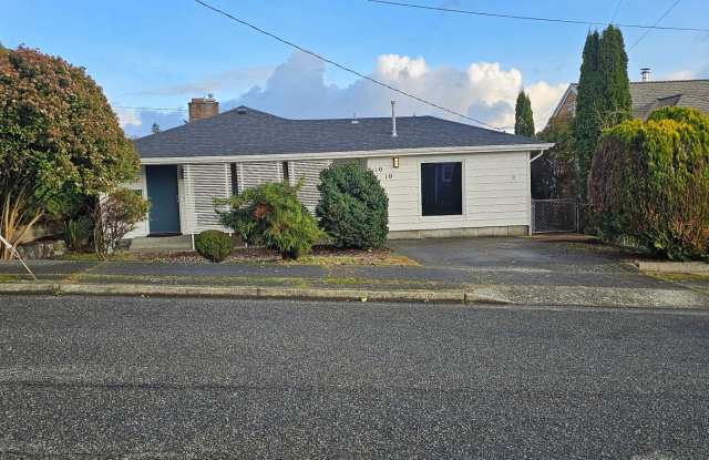 Photo of 3 bedroom Ramble House in Manette- Hardwood and Fireplace!