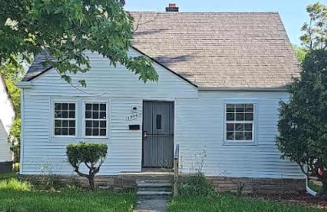 19440 W CHICAGO St -3 BEDS & 1.5 BATHS FOR RENT!