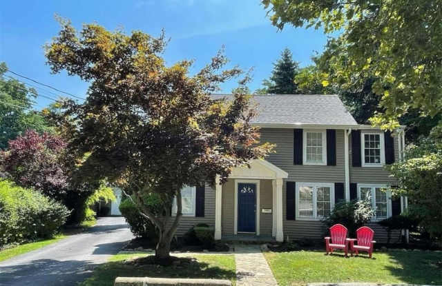 Photo of 102 Woodbury Road