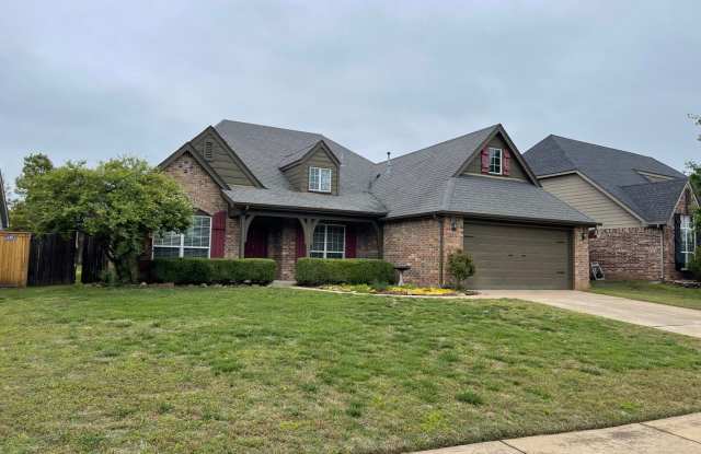JENKS SCHOOLS - 3 bed with study and formal dining!!