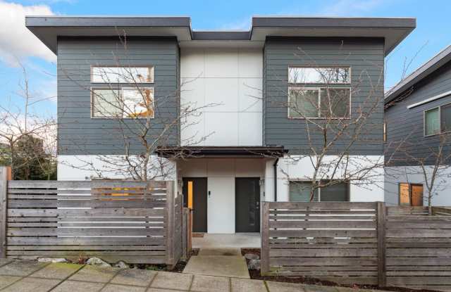 Contemporary 3BR Seattle Townhome – Comfort Meets Functional