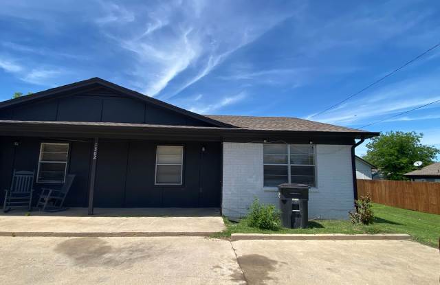 Photo of 2 Bedroom 1 Bathroom Quadplex