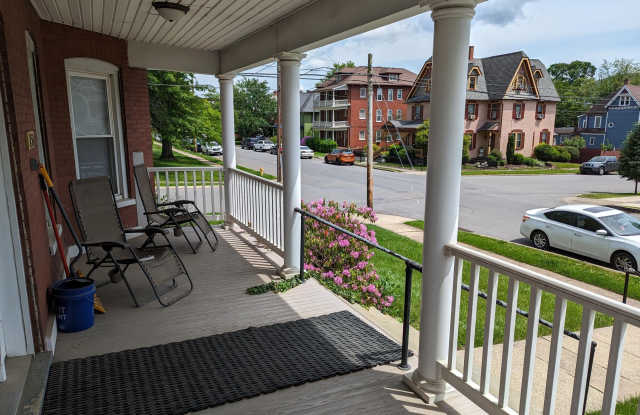 850 LOUISA Street unit: Apt 4