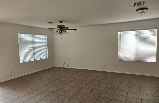 3 bed 2 bath in Goodyear! No HOA