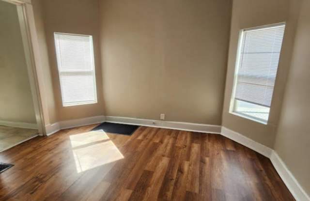 Westside Spacious Three Bedroom Two Story Duplex Near 25th and Capital