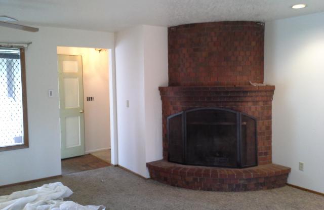 888 Plymouth Drive Northeast