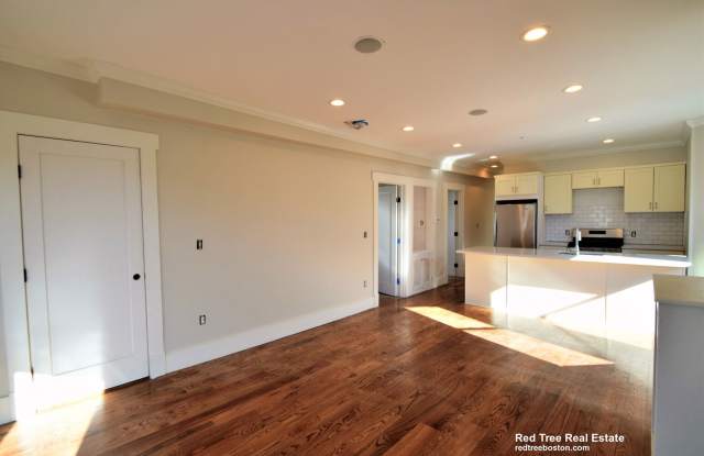 3916 Washington Street