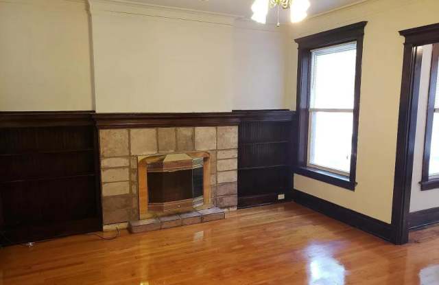 Photo of 5836 North Glenwood Ave.