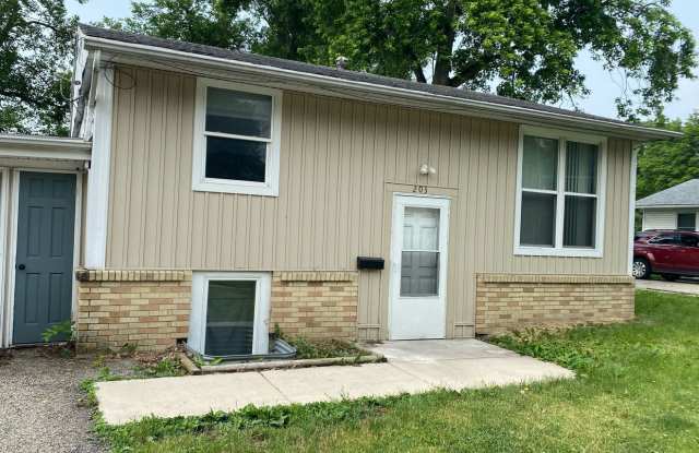 203 E Vernon - 203 East Vernon Avenue, Normal, IL 61761