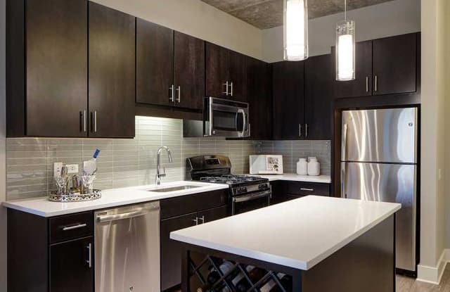 842 S Clark