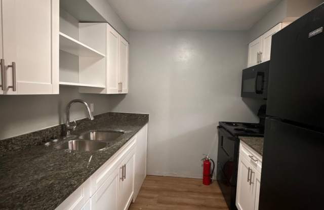 604 SW 70th Terrace
