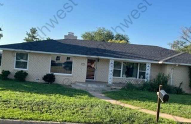 612 East Tierra Blanca Road