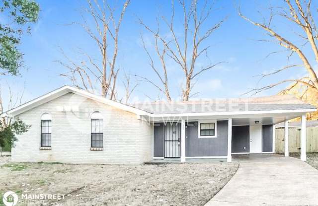 5325 Longwood Cove