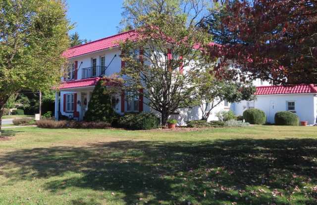 302 S COLDBROOK Avenue