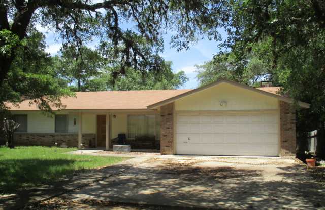 3/2 w/Large Back Yard in Village West!
