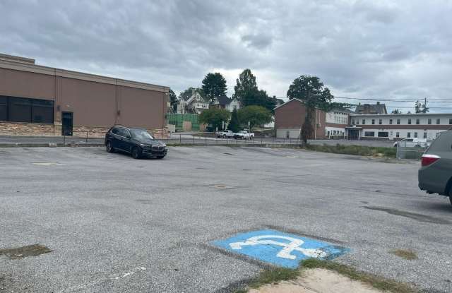 45 W LANCASTER Avenue