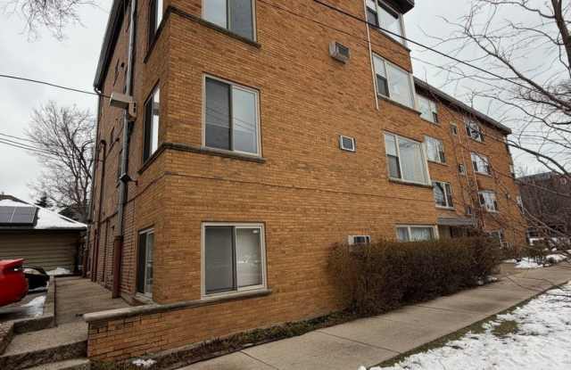 7400 N Sheridan Road, #2A, Chicago, IL 60626