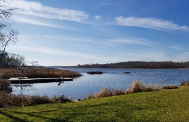 1655 kettle cove court Delafield WI apartments for rent