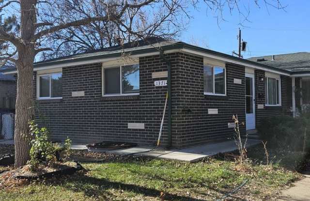Photo of Spacious 5BR Duplex in Aurora