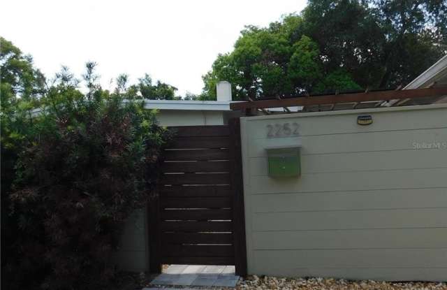 2252 HOWARD Drive