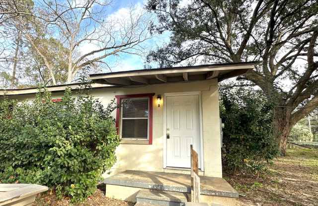 CUTE 2/1 Townhouse w/ Tile Floors Throughout, Walk to FSU and Nightlife! $850/month Available Now!!!