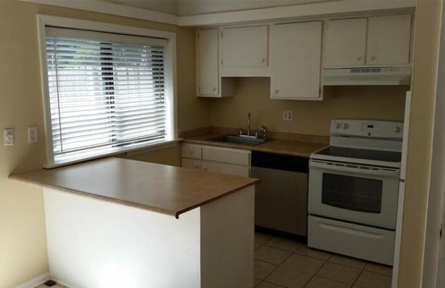 1898 E. Poplar Woods Cir #4