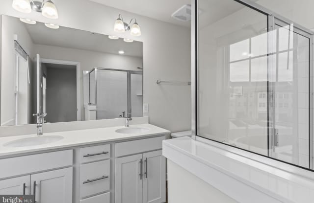 7533 GOLDEN HALLS TER