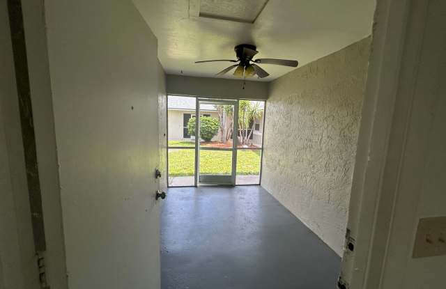 Spacious 2/2 off Del Prado Blvd