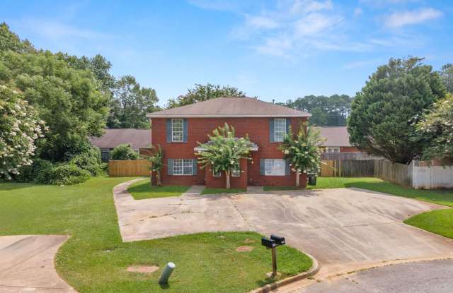 3-Bed, 3-Bath Duplex Minutes from Auburn Shopping & Dining