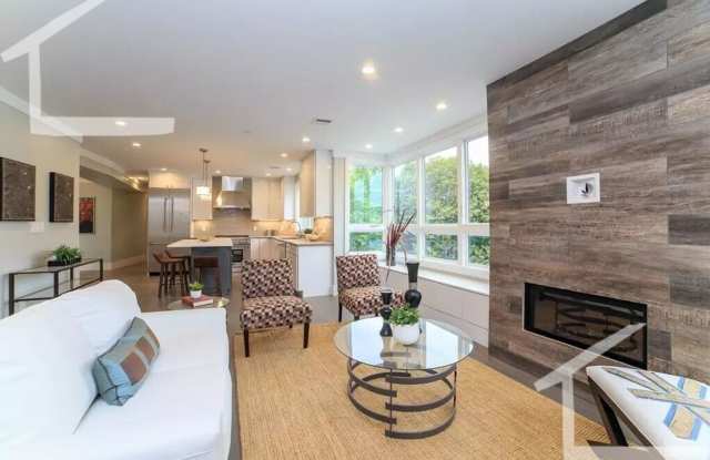 HOT BROOKLINE LISTING!!!!!