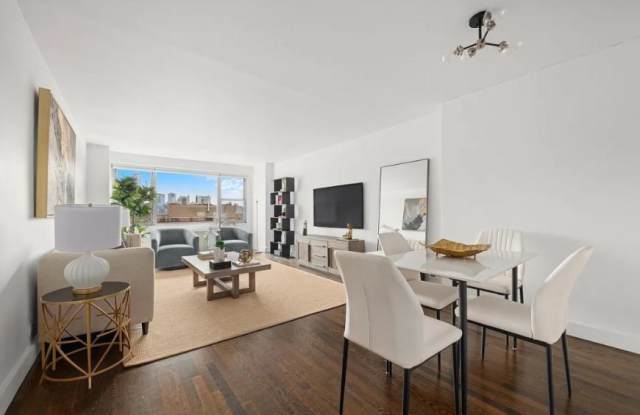 Photo of 10 West 15th Street