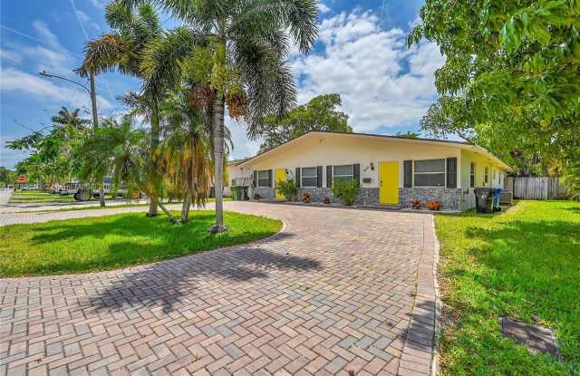 810 SW 12th Ct