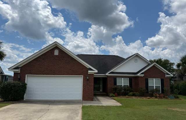3 Bedroom/2 Bathroom Home with Deck, Garage, and Fenced Backyard less than 3 Miles from Ft. Gordon