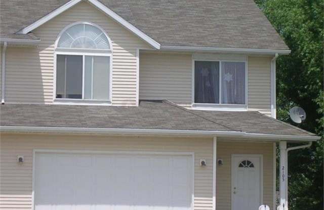 Photo of RENOVATED 4 bed 3.5 bath Duplex - Available for IMMEDIATE move in