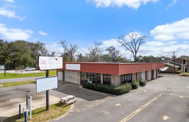 493 N Ferdon Boulevard