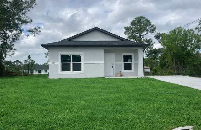 Bright & Modern 2 Bed-1 Bath Pet-Friendly Home in Desirable Lehigh Acres!