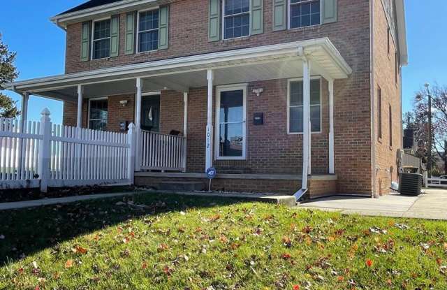 3 Bedroom Townhome in Lancaster!