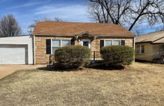 1609 Sw B Ave - 1609 Southwest B Avenue, Lawton, OK 73501