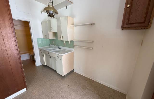 17 27th Street Northwest - 2