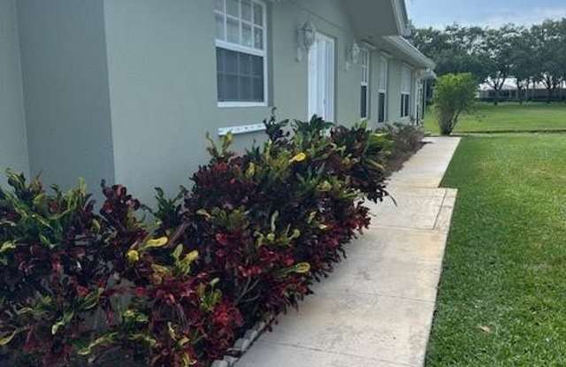 1880 SW Springfield Court