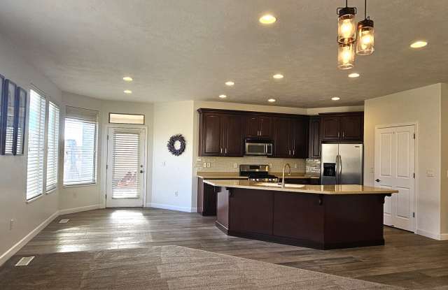 For Rent: Move-in Ready 3-Bedroom, 2-Bathroom Home in the Desirable Thanksgiving Village, Lehi, UT