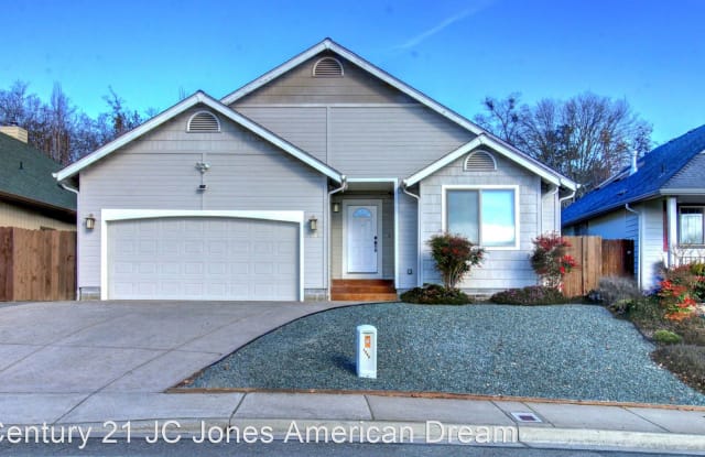 1108 NW F St - 1108 Northwest F Street, Grants Pass, OR 97526