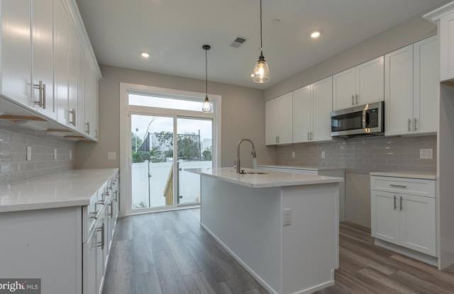 Photo of 140 W HUNTINGDON ST #1