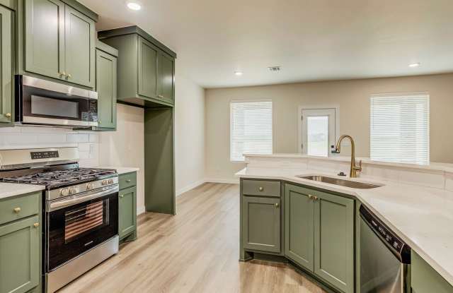 Photo of Captivating 3-Bed, 2-Bath Home in Charming Council Ridge!