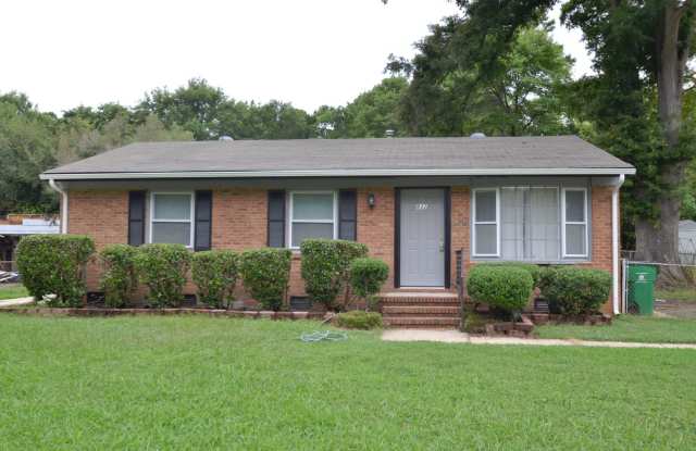 Photo of Ranch 3 bed 2bath Garage Fenced back yard - near Whitewater Center/I-485