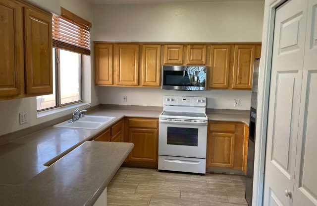 1445 E BROADWAY Road unit: 221