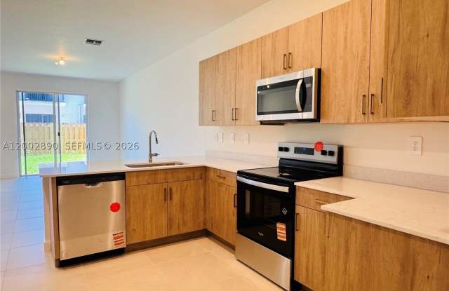 178 NE 14th Avenue