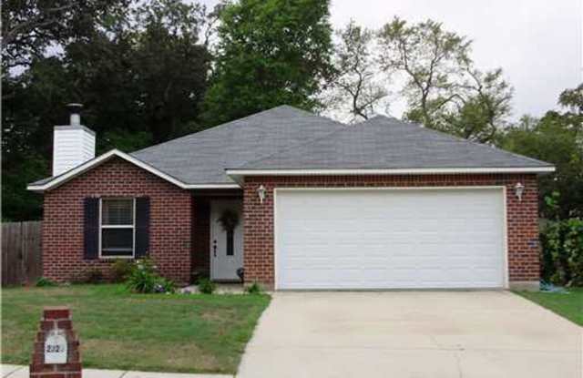GULFPORT - SPACIOUS 3 BEDROOM 2 BATH HOME, FENCED YARD, GARAGE