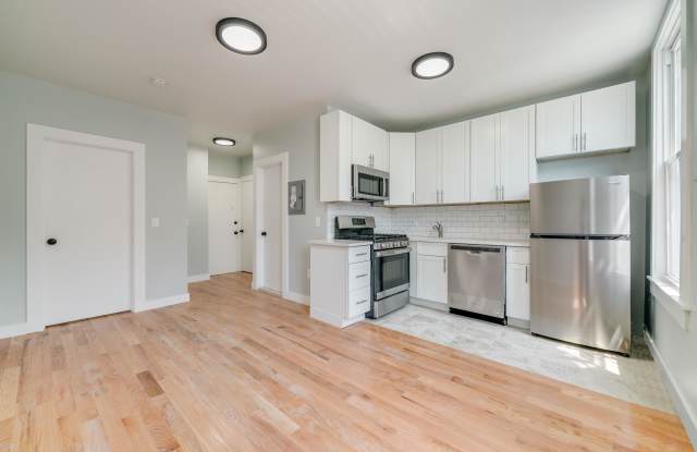 1139 Summit AveApartment 4
